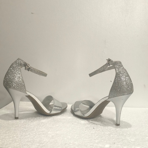 Fioni silver sandals. Size 8 1/2 - Picture 5 of 15